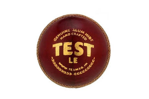 Cricket balls 156g Adults